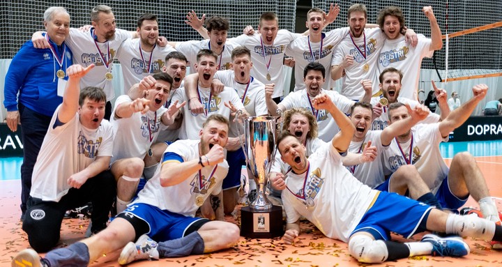 Mužov VKP na volejbalovom tróne doplnili ženy Slávie